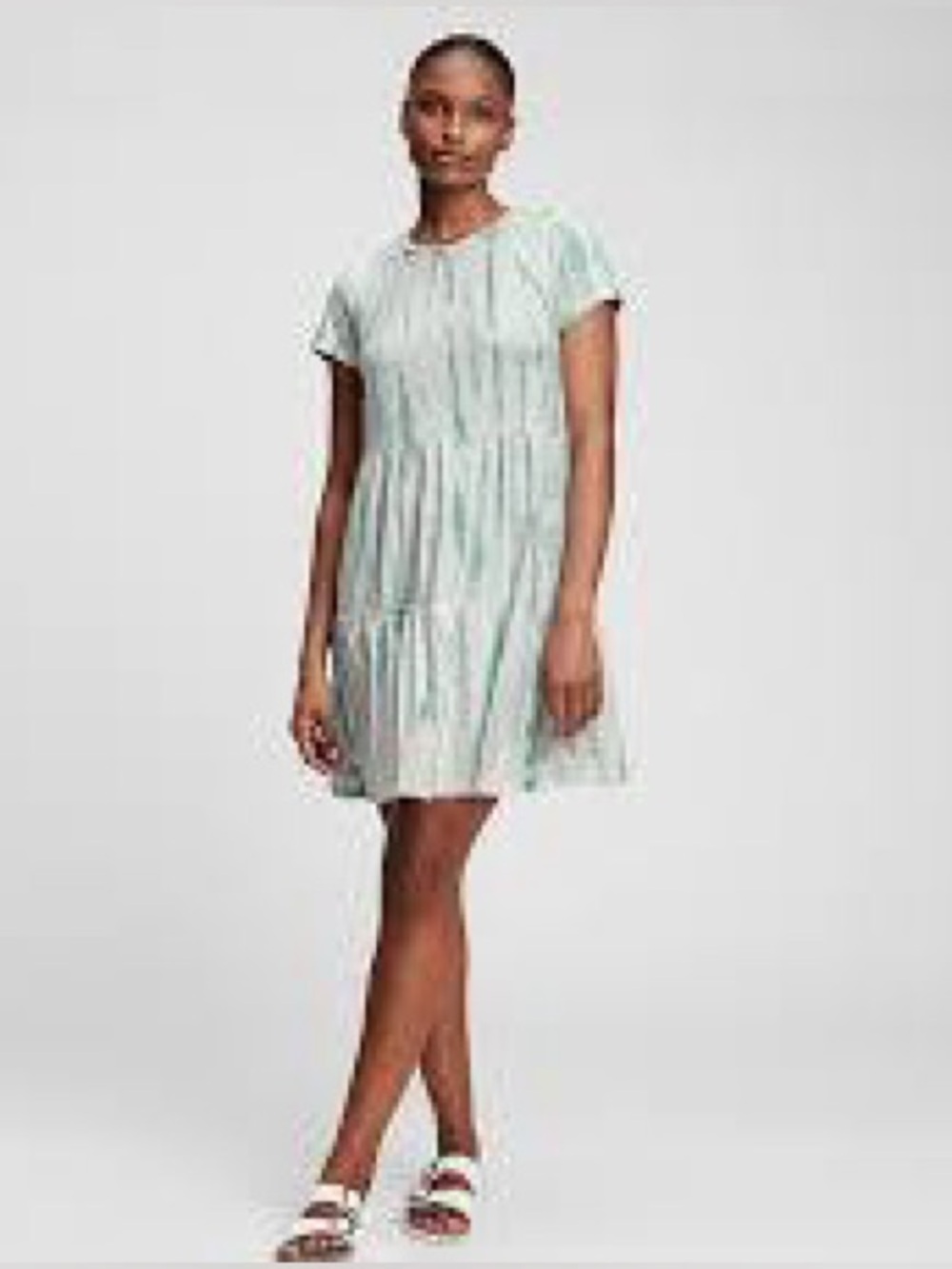 GAP Tie-Dye Short Sleeved Tiered Cotton Dress in an Beautiful Sea Blue and White